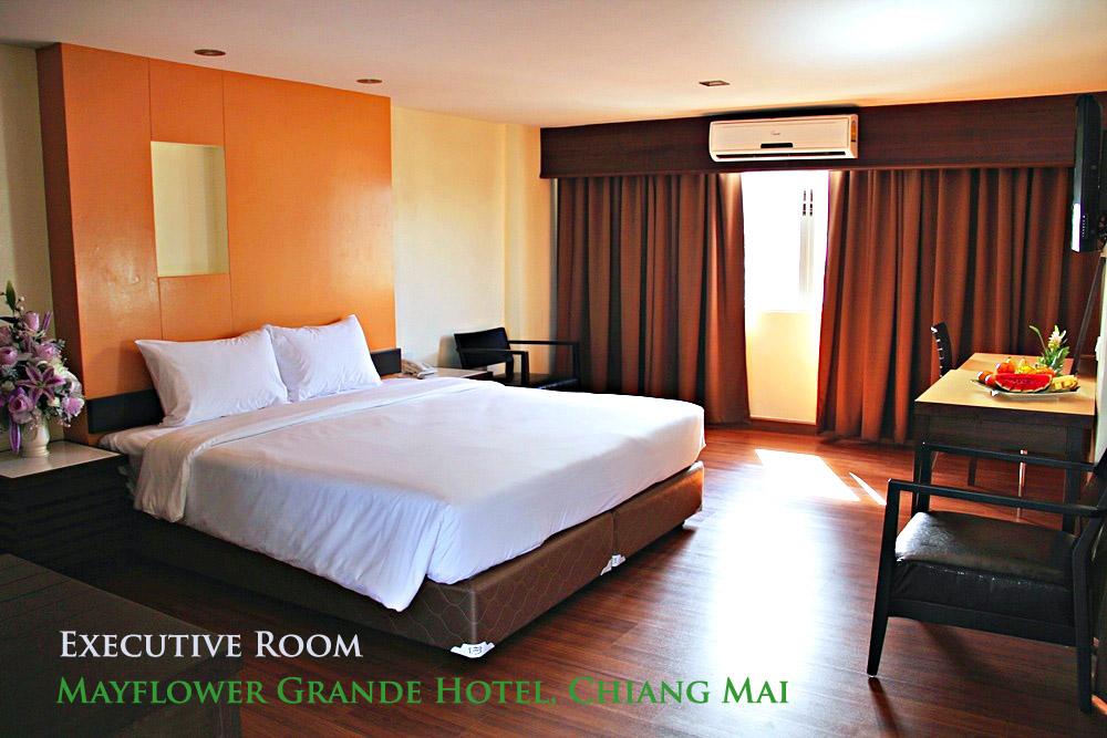 Mayflower Grande Hotel Chiang Mai Bagian luar foto