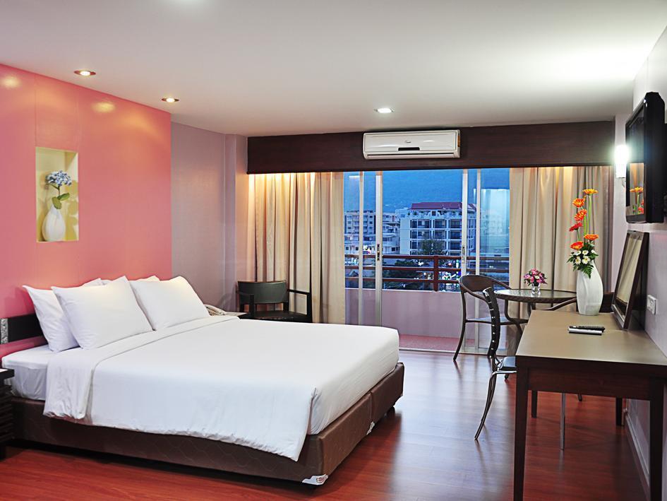 Mayflower Grande Hotel Chiang Mai Bagian luar foto