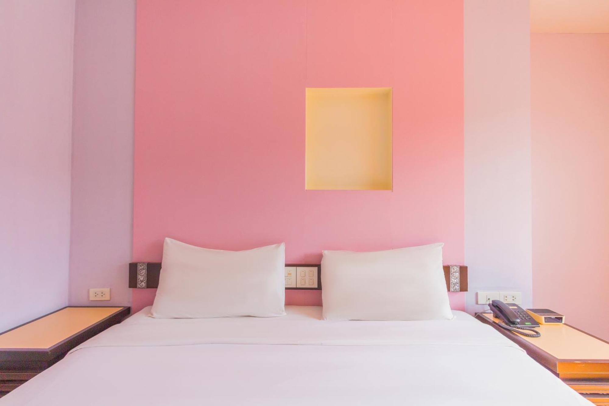 Mayflower Grande Hotel Chiang Mai Bagian luar foto