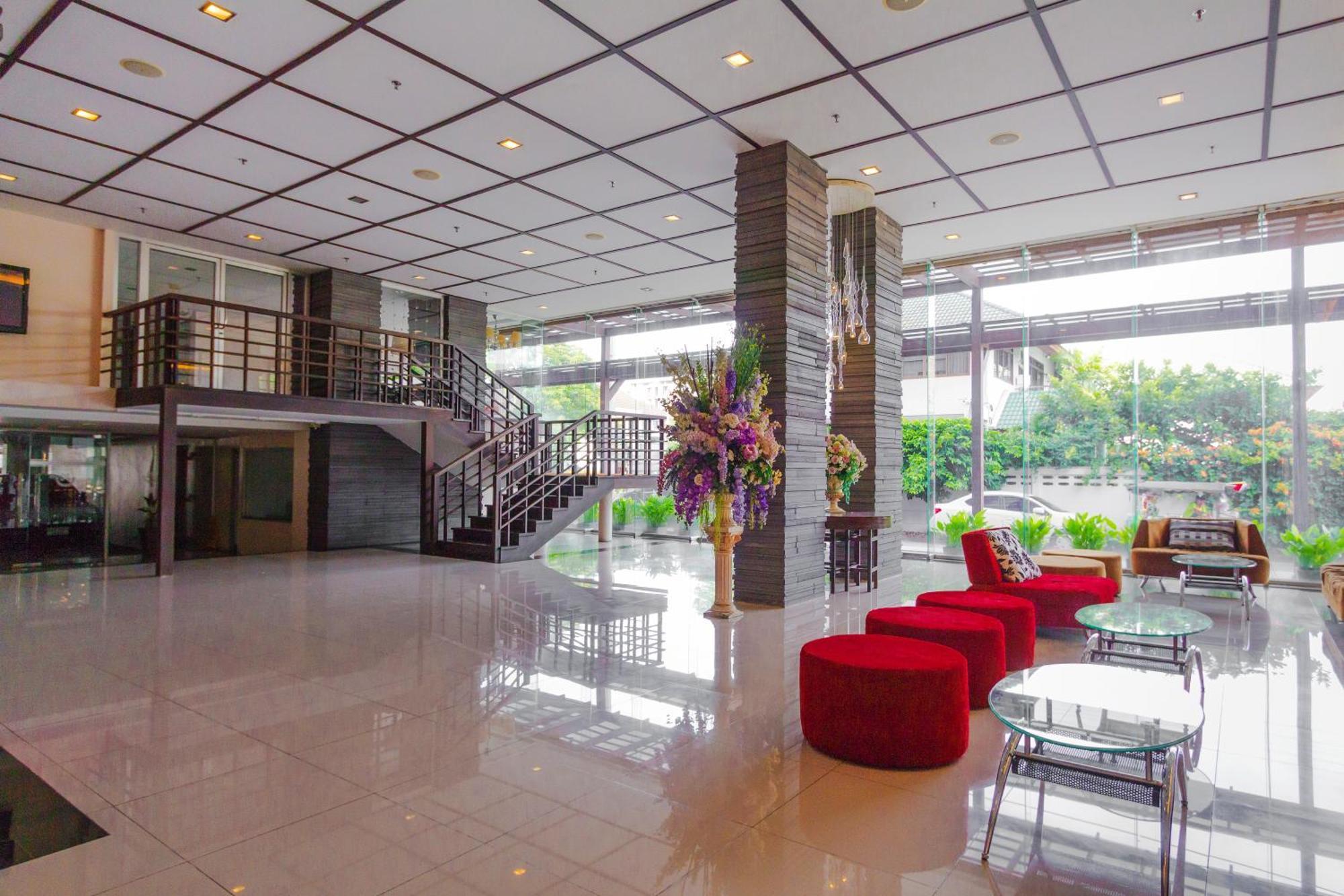 Mayflower Grande Hotel Chiang Mai Bagian luar foto