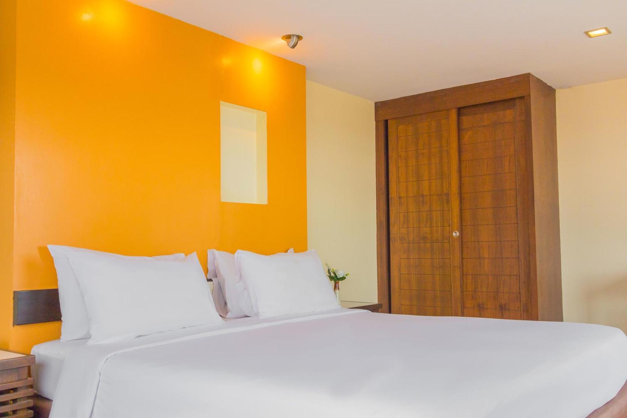 Mayflower Grande Hotel Chiang Mai Bagian luar foto