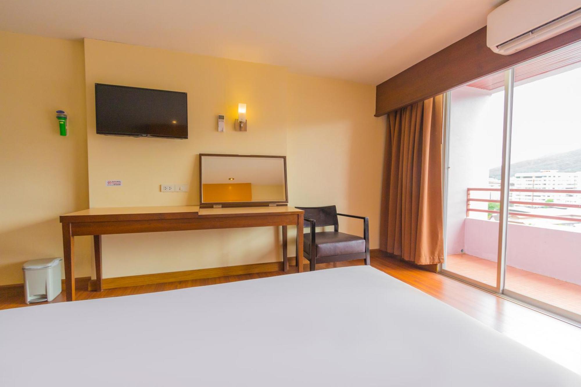 Mayflower Grande Hotel Chiang Mai Bagian luar foto