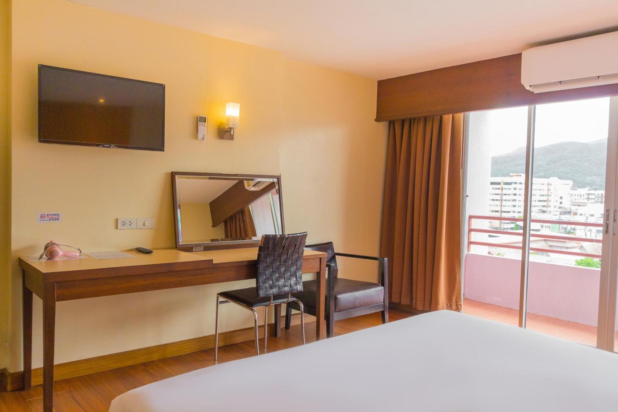 Mayflower Grande Hotel Chiang Mai Bagian luar foto
