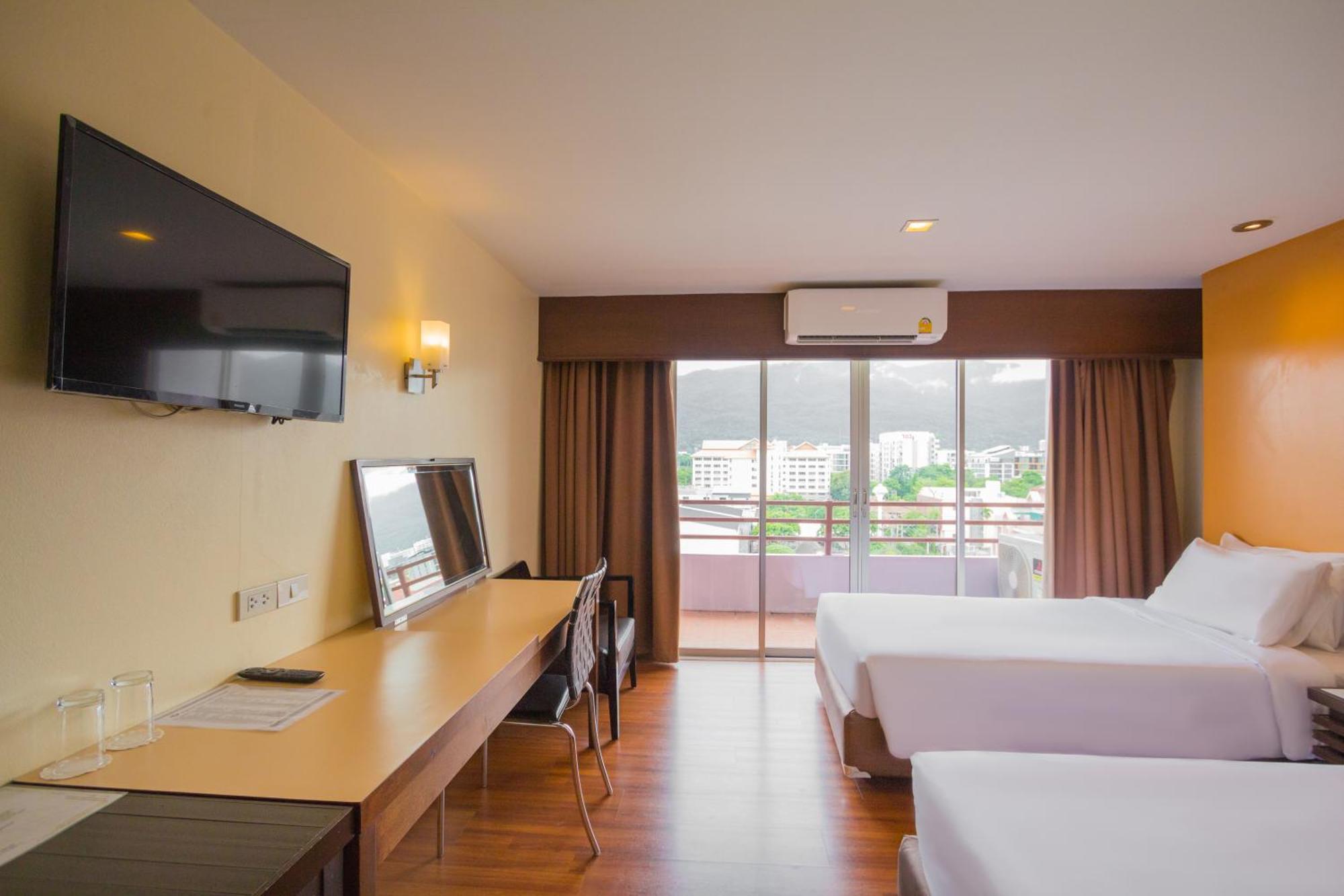 Mayflower Grande Hotel Chiang Mai Bagian luar foto