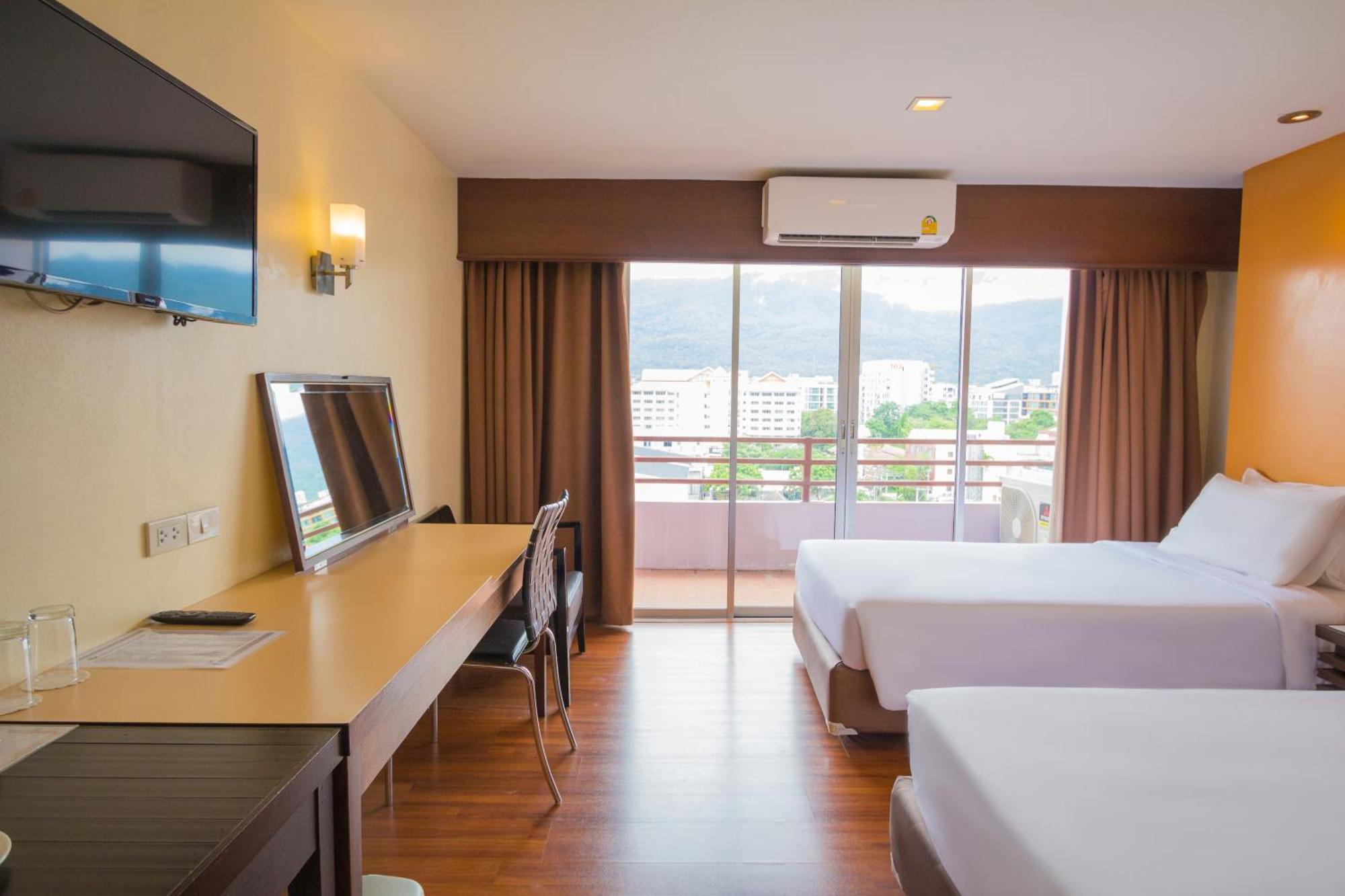 Mayflower Grande Hotel Chiang Mai Bagian luar foto