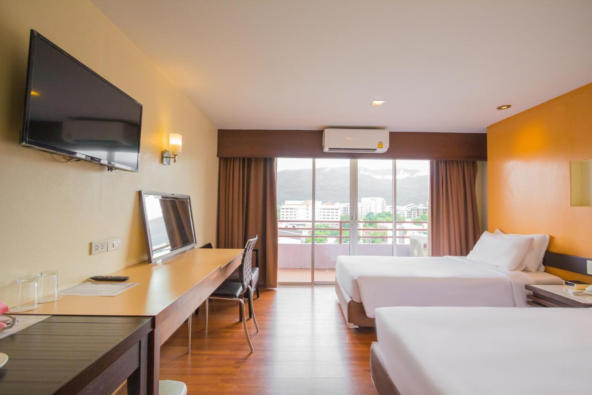 Mayflower Grande Hotel Chiang Mai Bagian luar foto