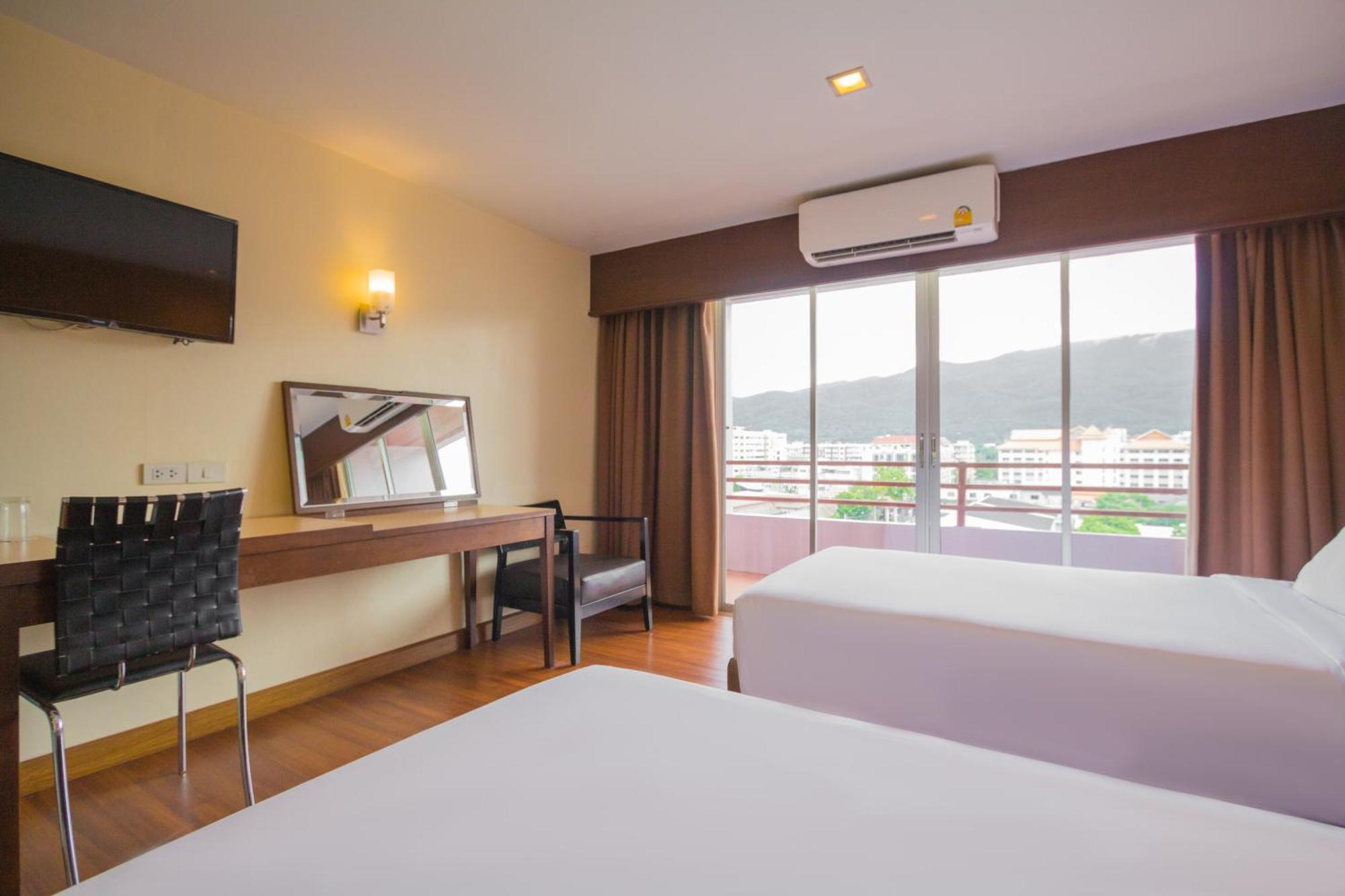 Mayflower Grande Hotel Chiang Mai Bagian luar foto