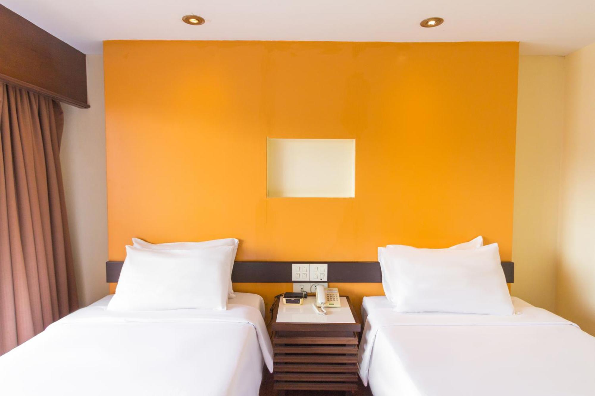 Mayflower Grande Hotel Chiang Mai Bagian luar foto