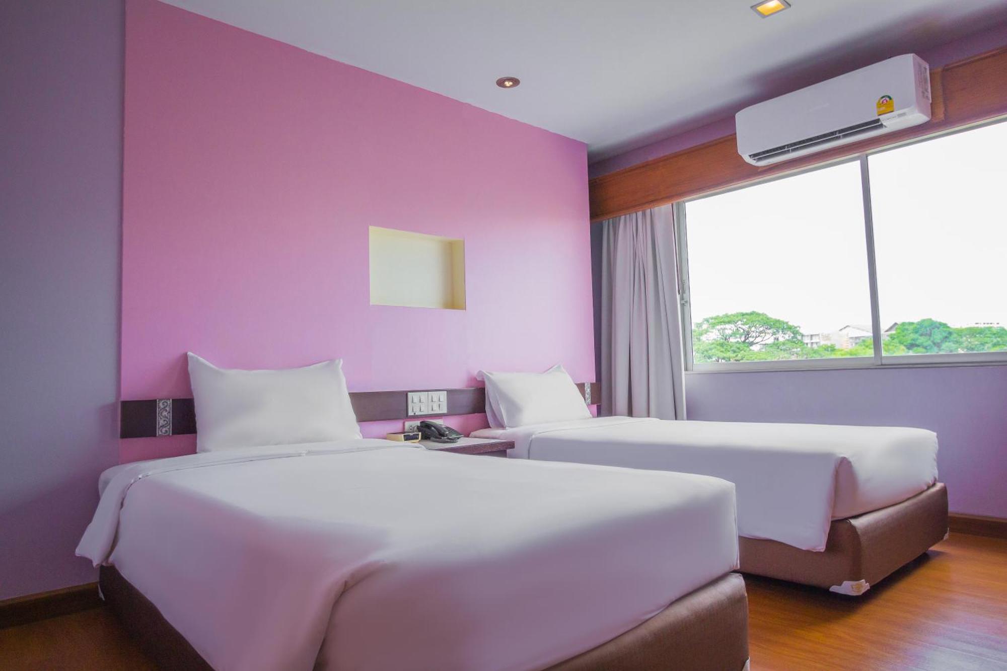 Mayflower Grande Hotel Chiang Mai Bagian luar foto