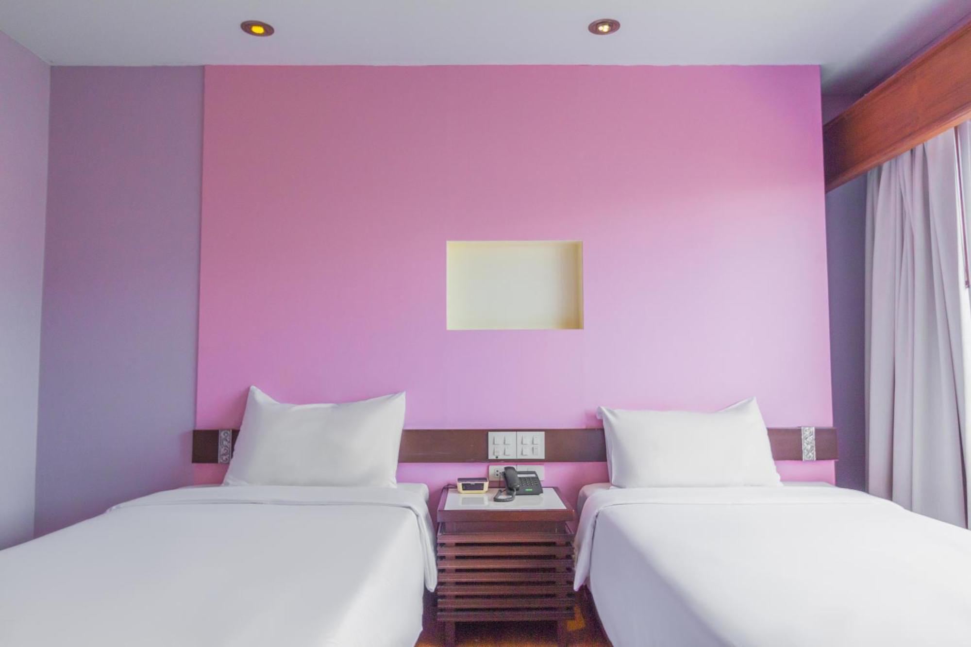 Mayflower Grande Hotel Chiang Mai Bagian luar foto