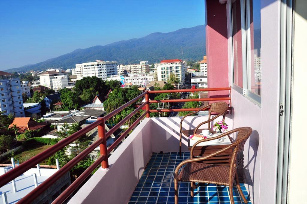 Mayflower Grande Hotel Chiang Mai Bagian luar foto