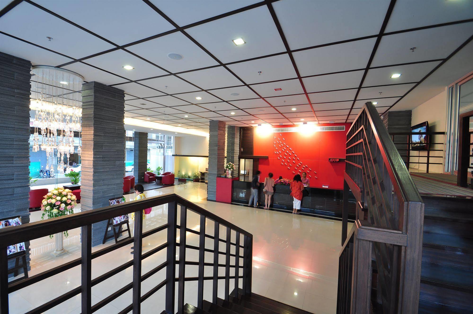 Mayflower Grande Hotel Chiang Mai Bagian luar foto