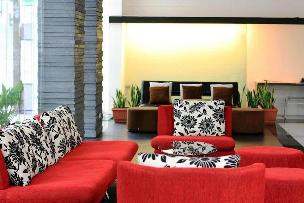 Mayflower Grande Hotel Chiang Mai Bagian luar foto