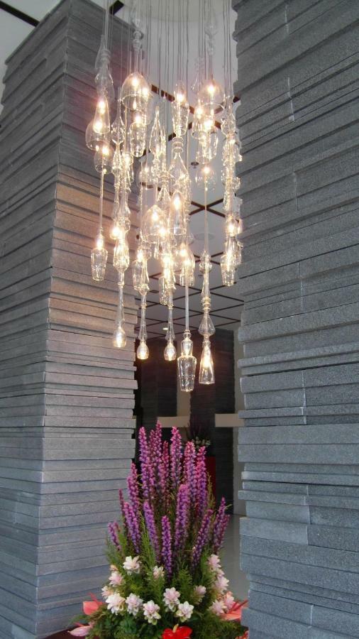 Mayflower Grande Hotel Chiang Mai Bagian luar foto